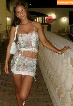Stephanie Zustovich photo #0021