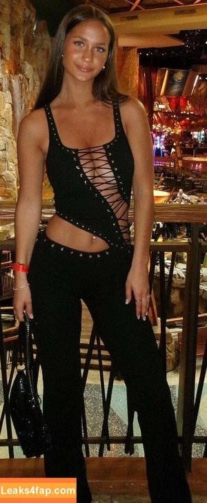 Stephanie Zustovich photo #0365
