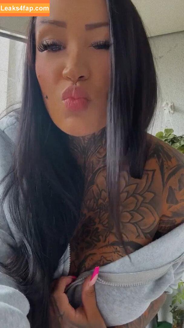 Stifflersmom / officialstifflersmom / stifflersmomofficial leaked photo photo #0014