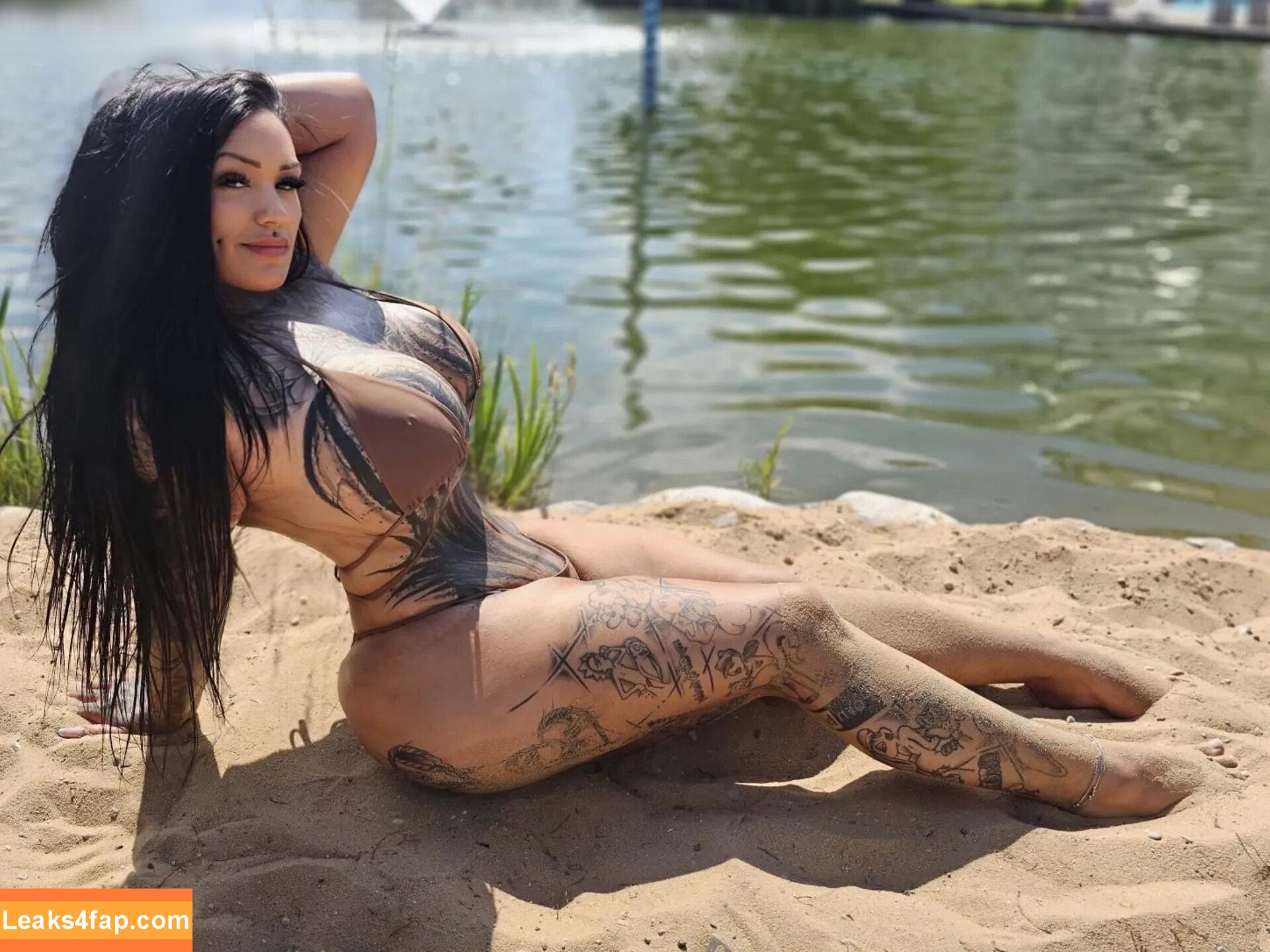 Stifflersmom / officialstifflersmom / stifflersmomofficial leaked photo photo #0025
