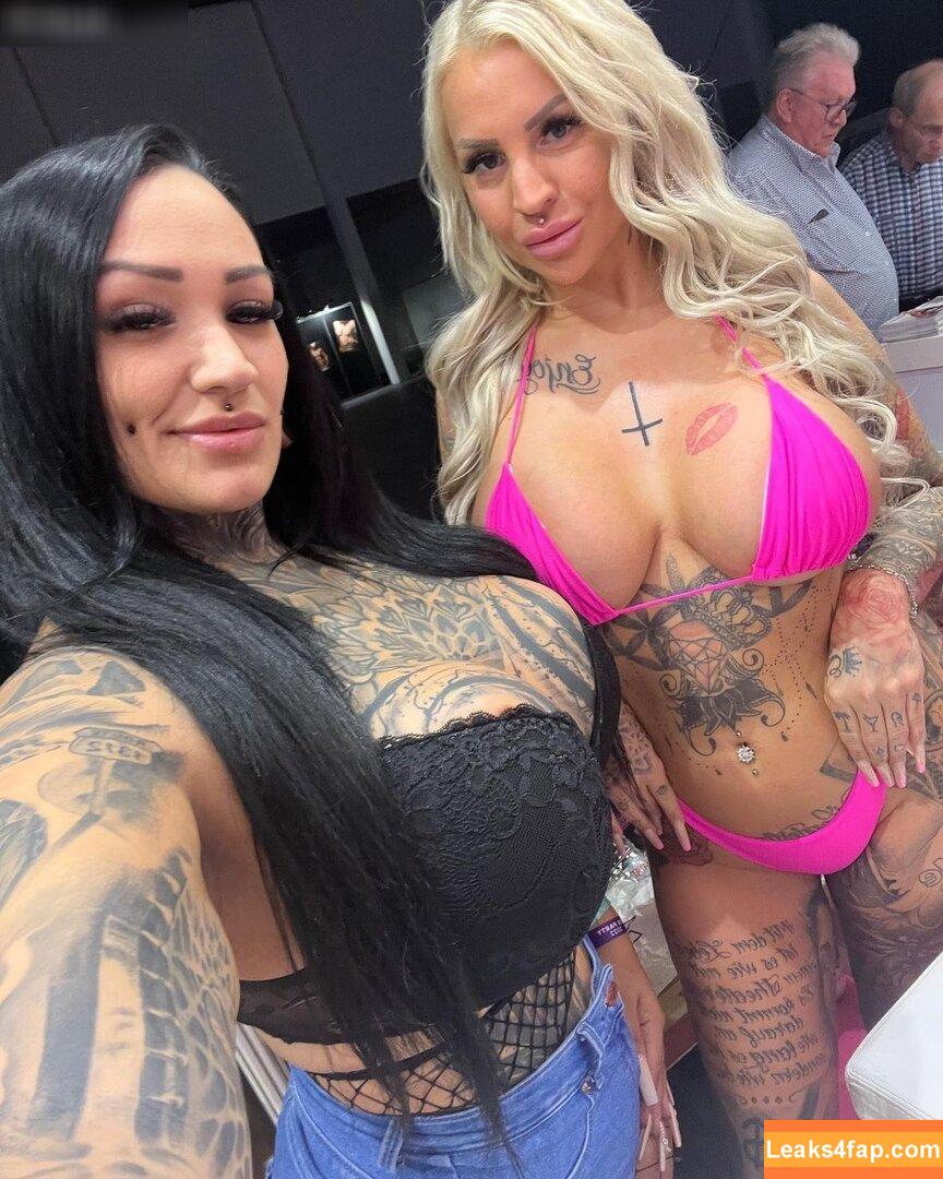 Stifflersmom / officialstifflersmom / stifflersmomofficial leaked photo photo #0045