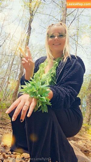 stoner.420chick photo #0054