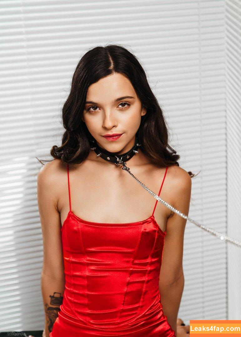 Straplez /  leaked photo photo #0111