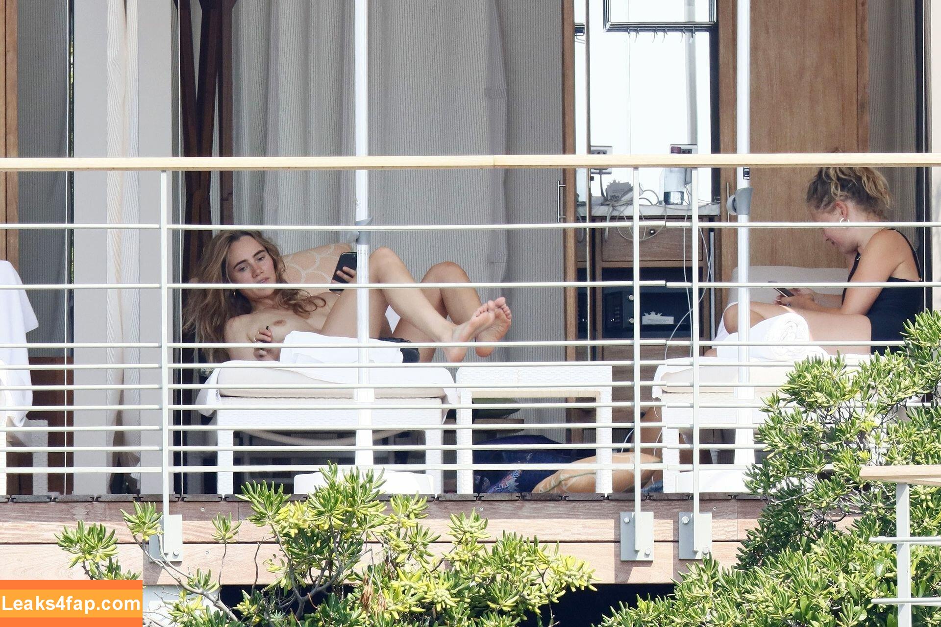 Suki Waterhouse / sukiwaterhouse слитое фото фото #0064