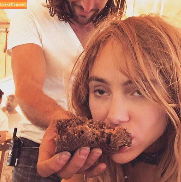 Suki Waterhouse / sukiwaterhouse слитое фото фото #0080