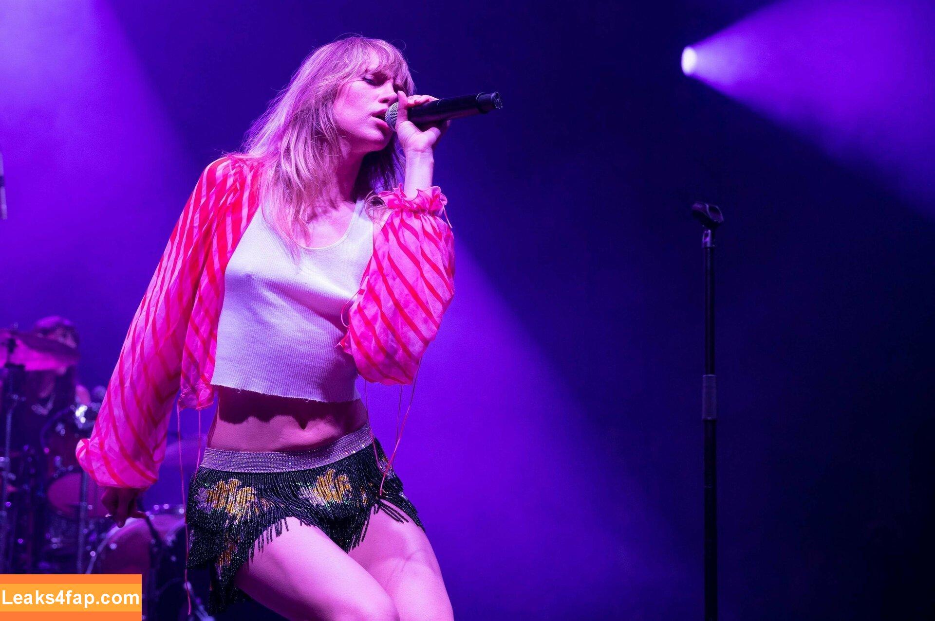 Suki Waterhouse / sukiwaterhouse слитое фото фото #0122