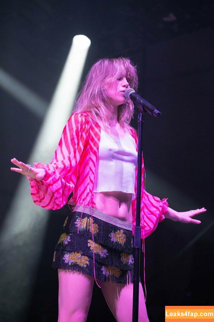 Suki Waterhouse / sukiwaterhouse слитое фото фото #0123