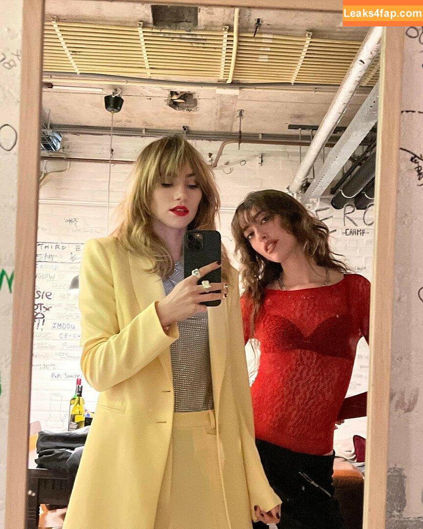 Suki Waterhouse / sukiwaterhouse слитое фото фото #0125