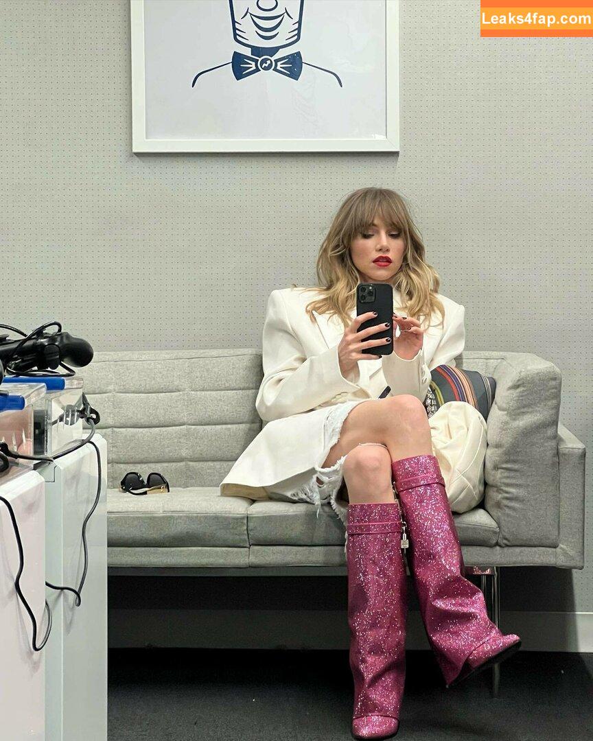 Suki Waterhouse / sukiwaterhouse слитое фото фото #0141