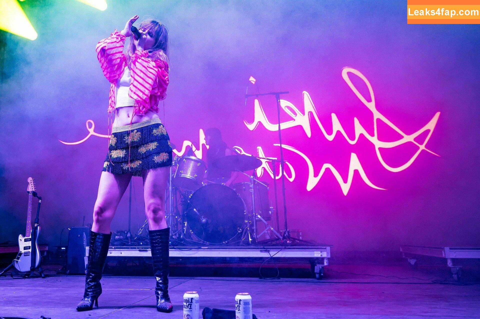 Suki Waterhouse / sukiwaterhouse слитое фото фото #0142