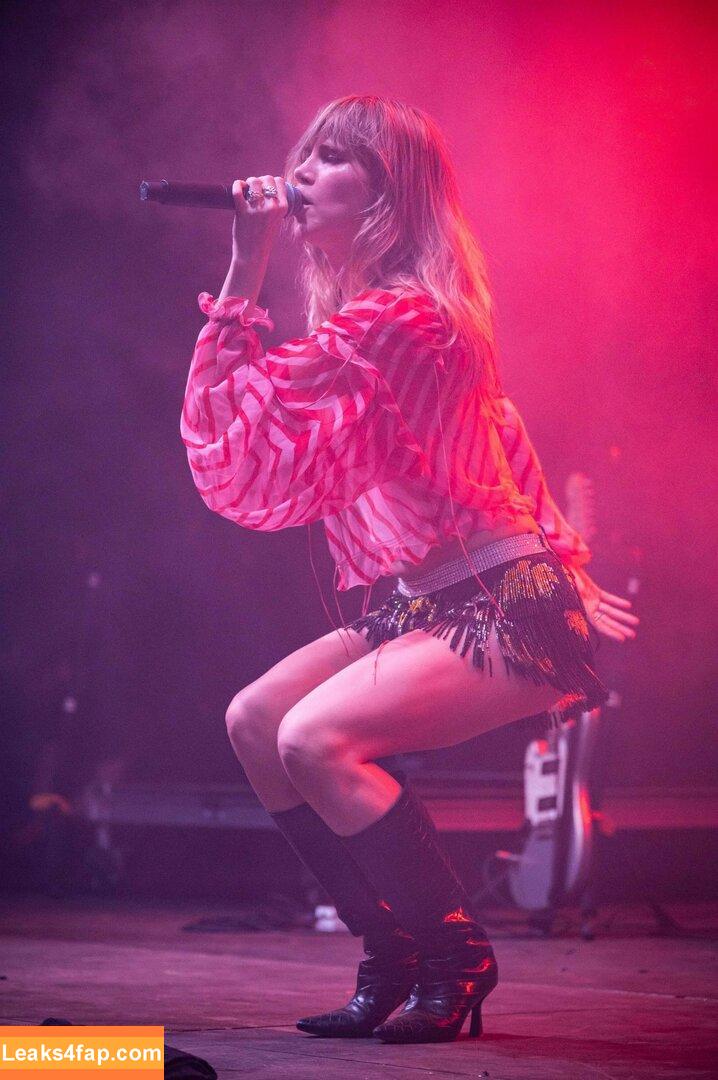 Suki Waterhouse / sukiwaterhouse слитое фото фото #0162