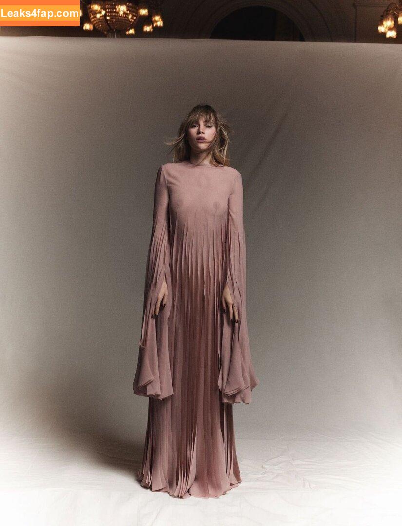 Suki Waterhouse / sukiwaterhouse leaked photo photo #0250