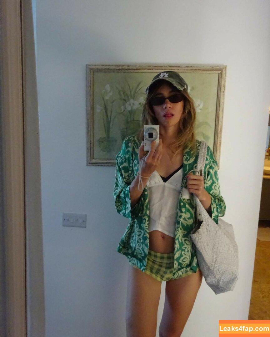 Suki Waterhouse / sukiwaterhouse leaked photo photo #0442