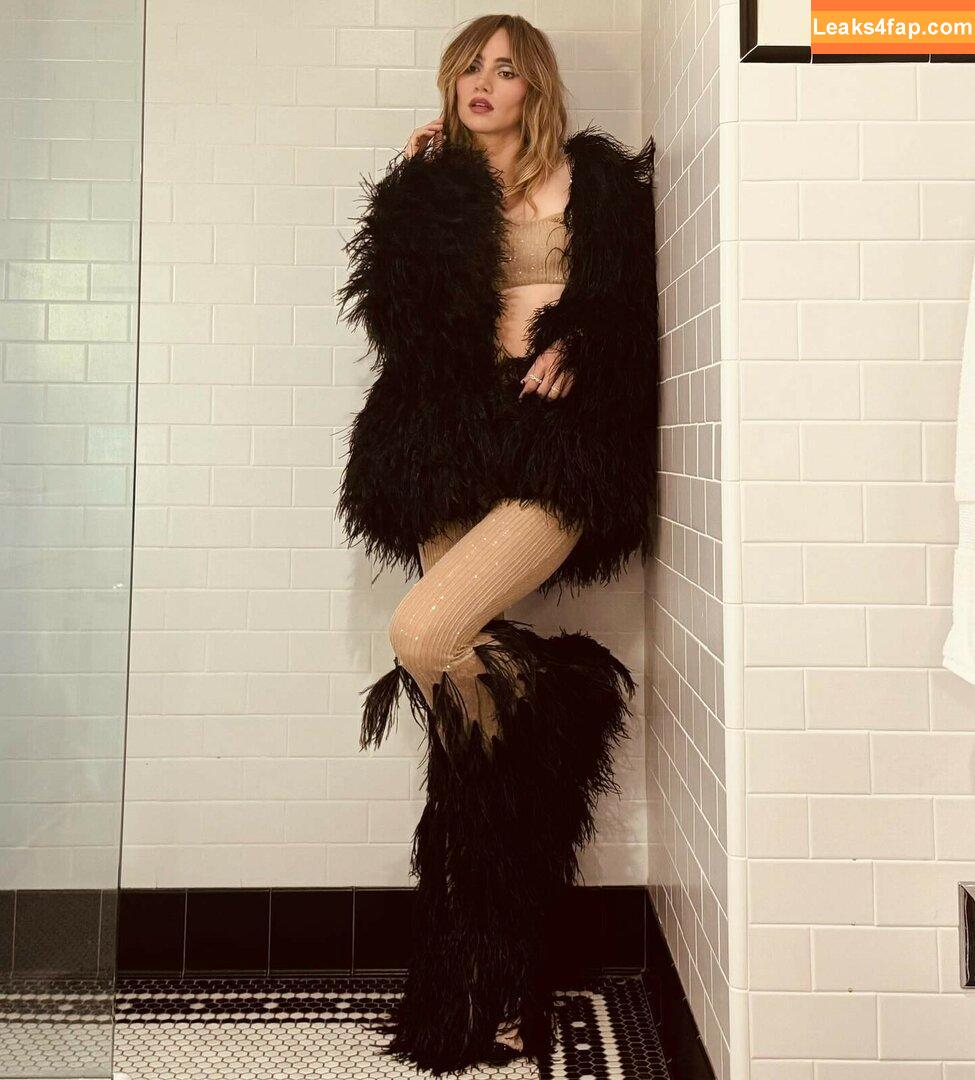 Suki Waterhouse / sukiwaterhouse leaked photo photo #0451