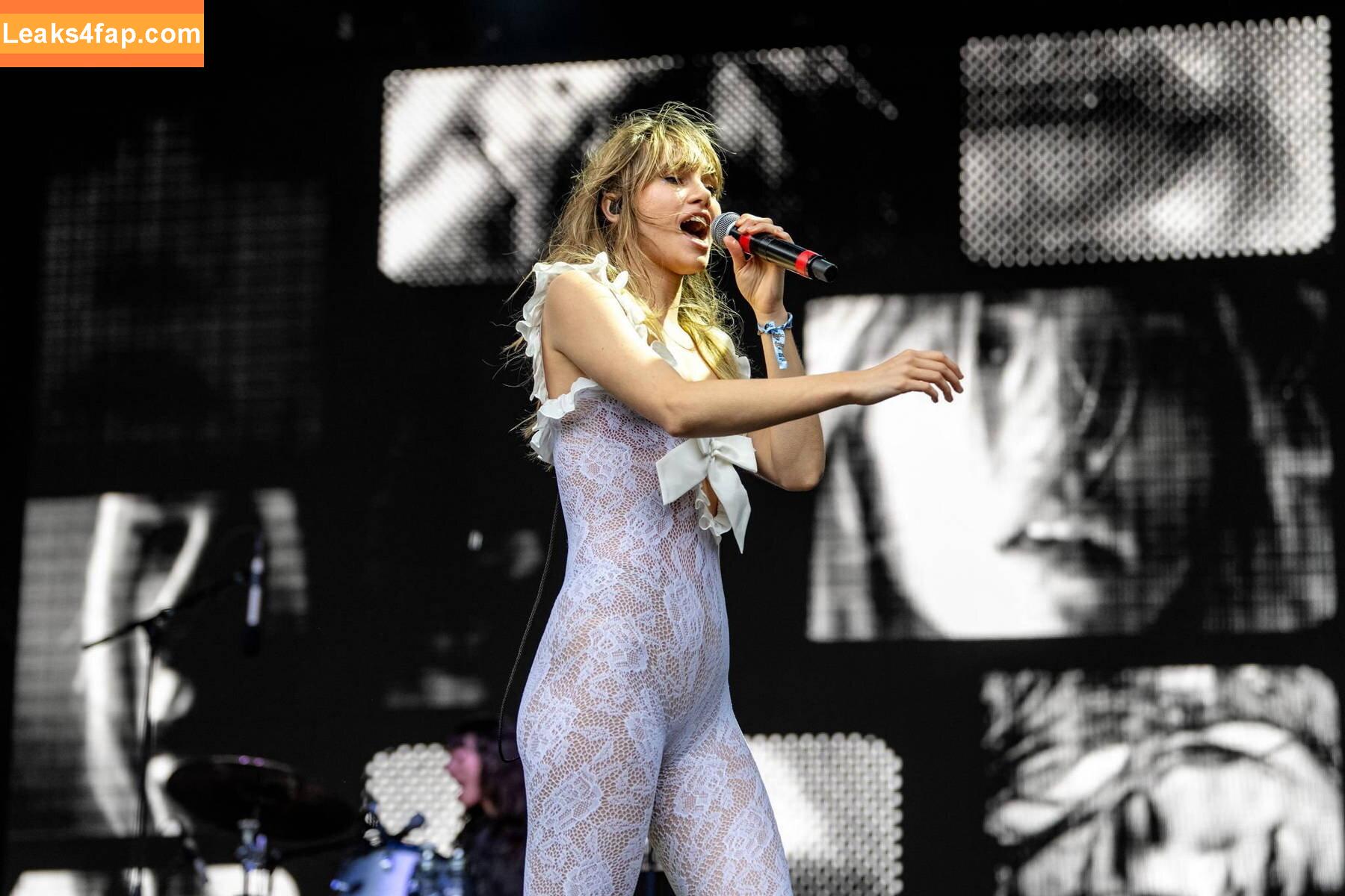 Suki Waterhouse / sukiwaterhouse leaked photo photo #0499