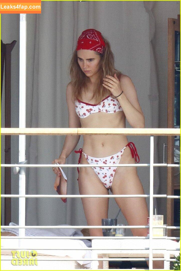 Suki Waterhouse / sukiwaterhouse leaked photo photo #0570