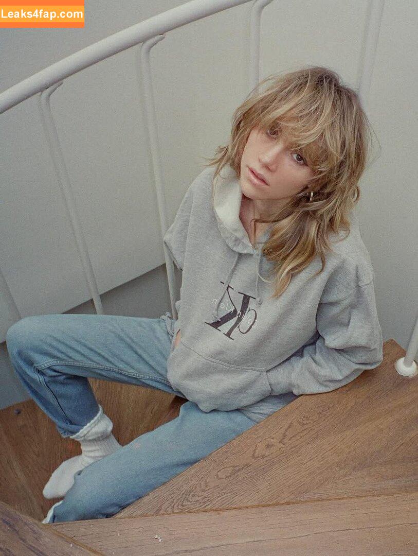 Suki Waterhouse / sukiwaterhouse leaked photo photo #0576