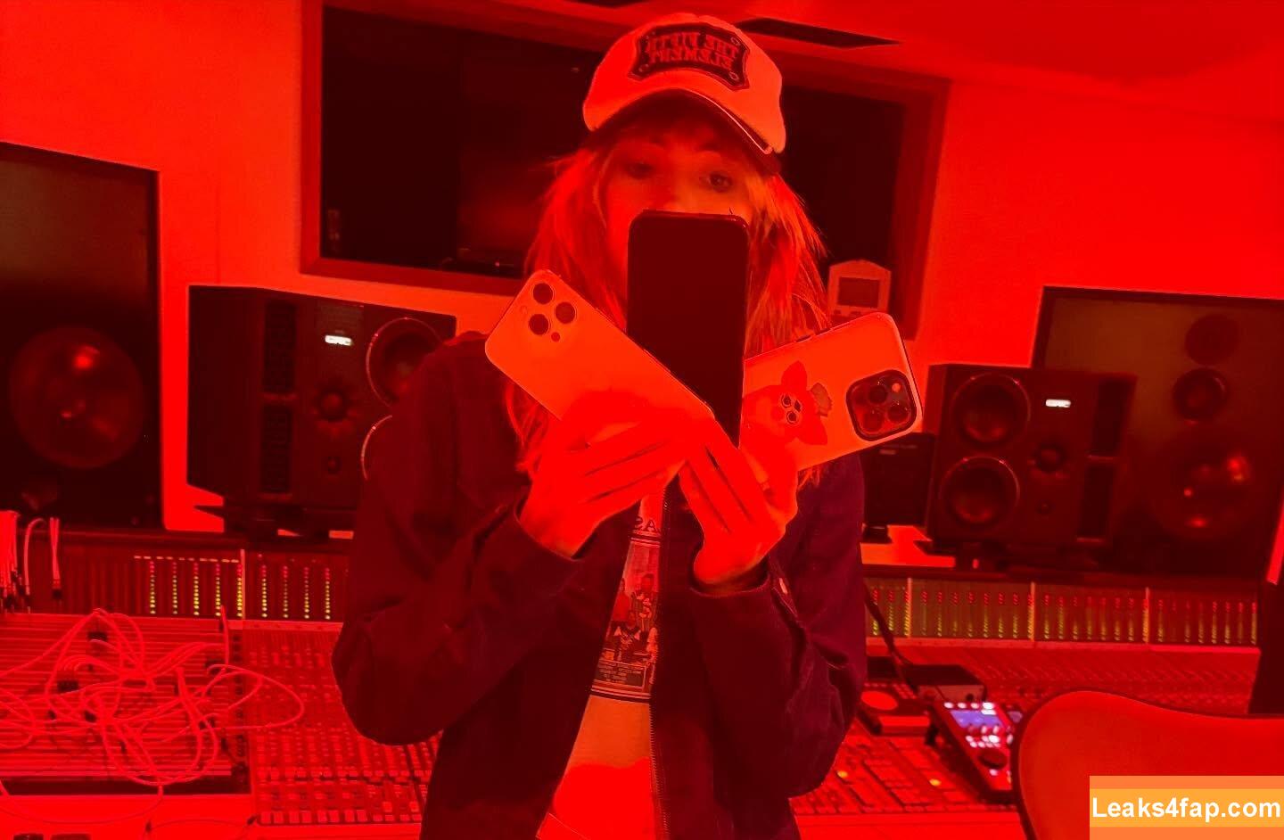 Suki Waterhouse / sukiwaterhouse leaked photo photo #0580