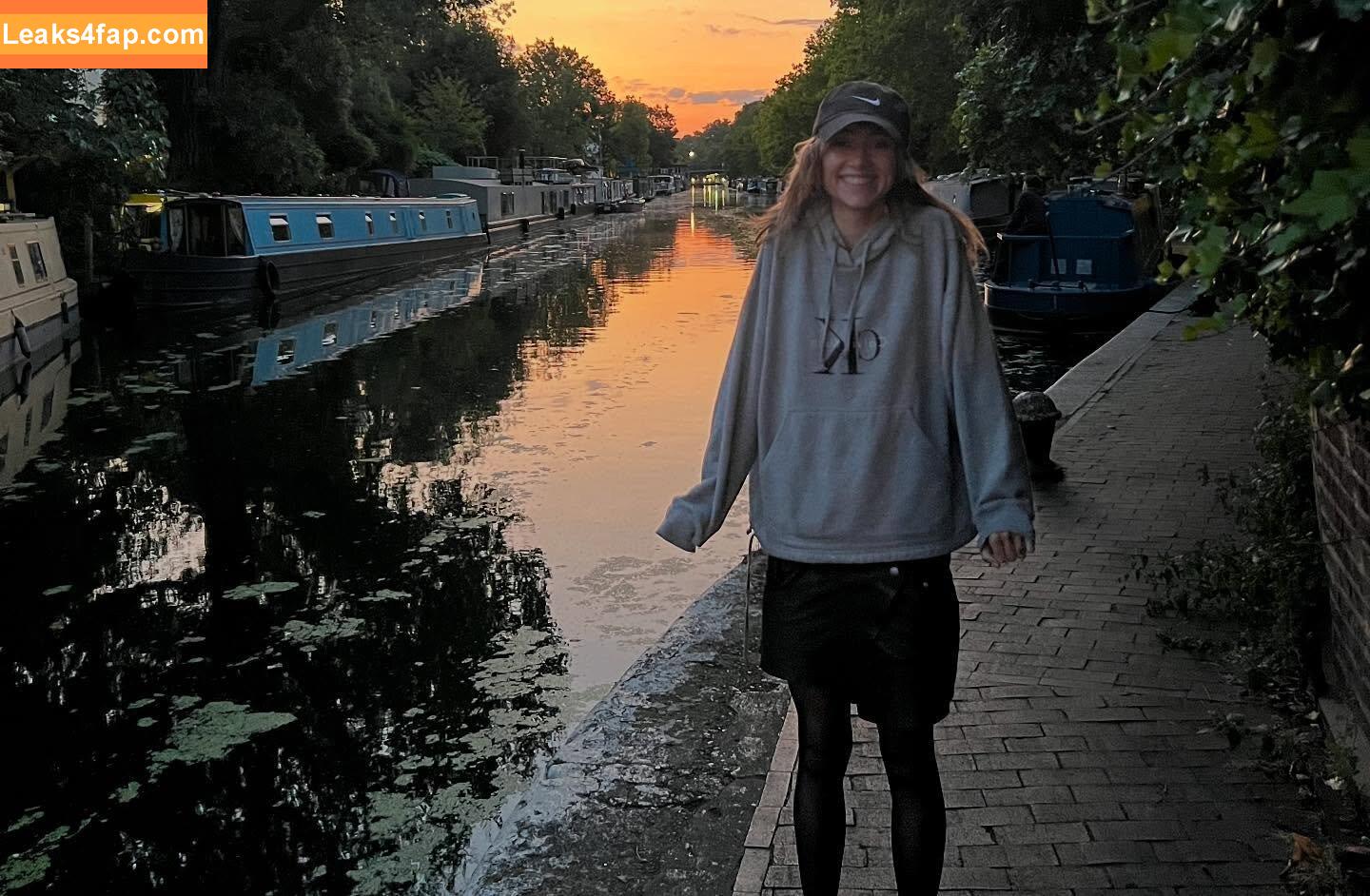 Suki Waterhouse / sukiwaterhouse leaked photo photo #0583