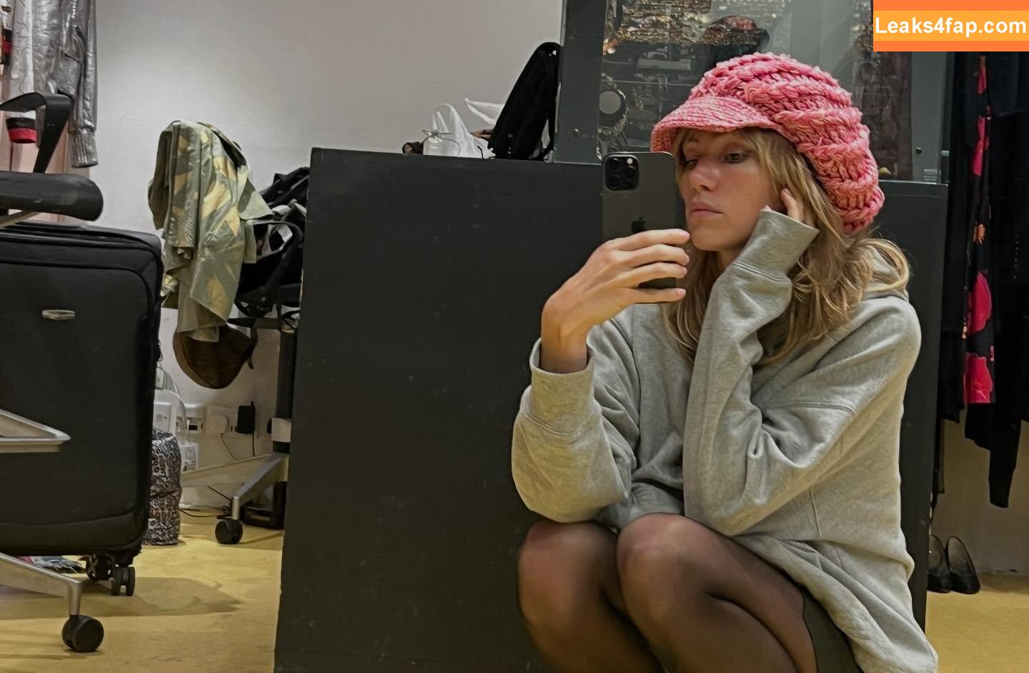 Suki Waterhouse / sukiwaterhouse leaked photo photo #0584