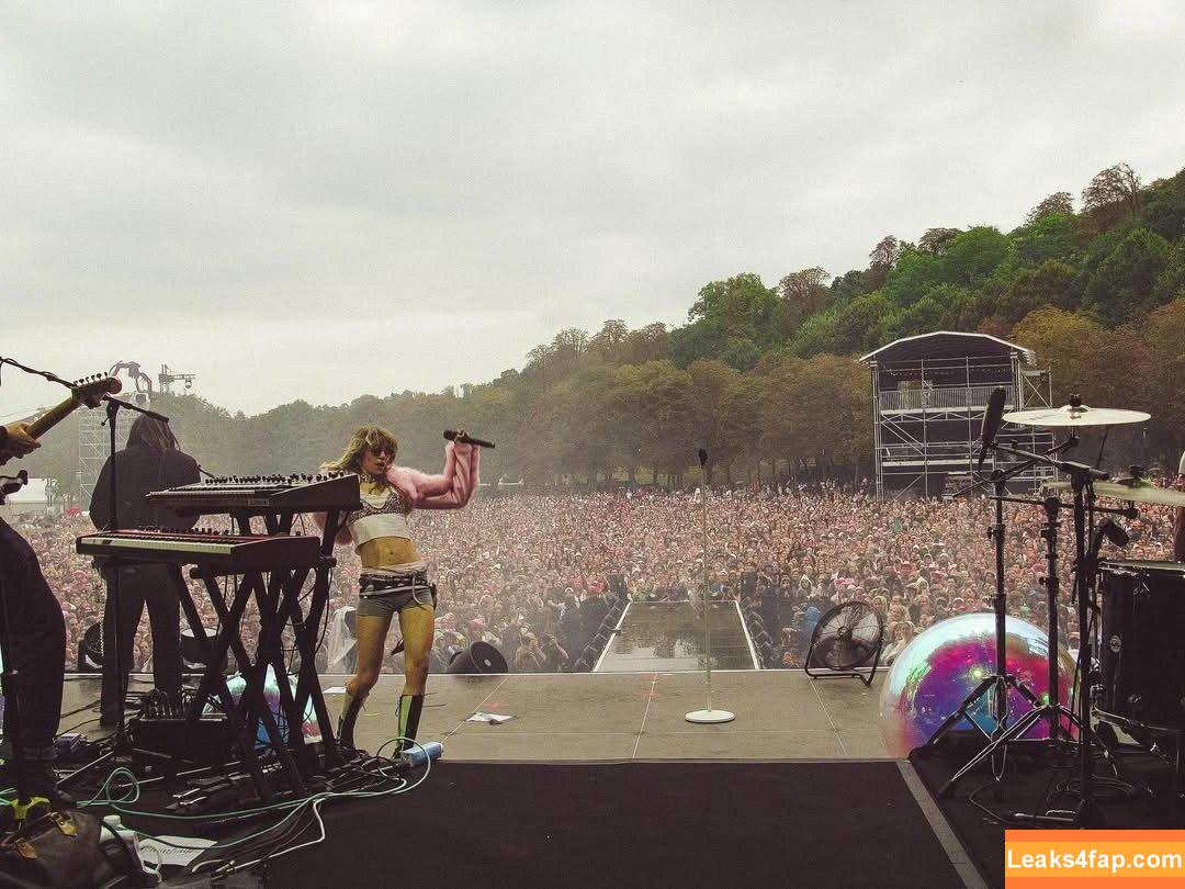 Suki Waterhouse / sukiwaterhouse leaked photo photo #0586