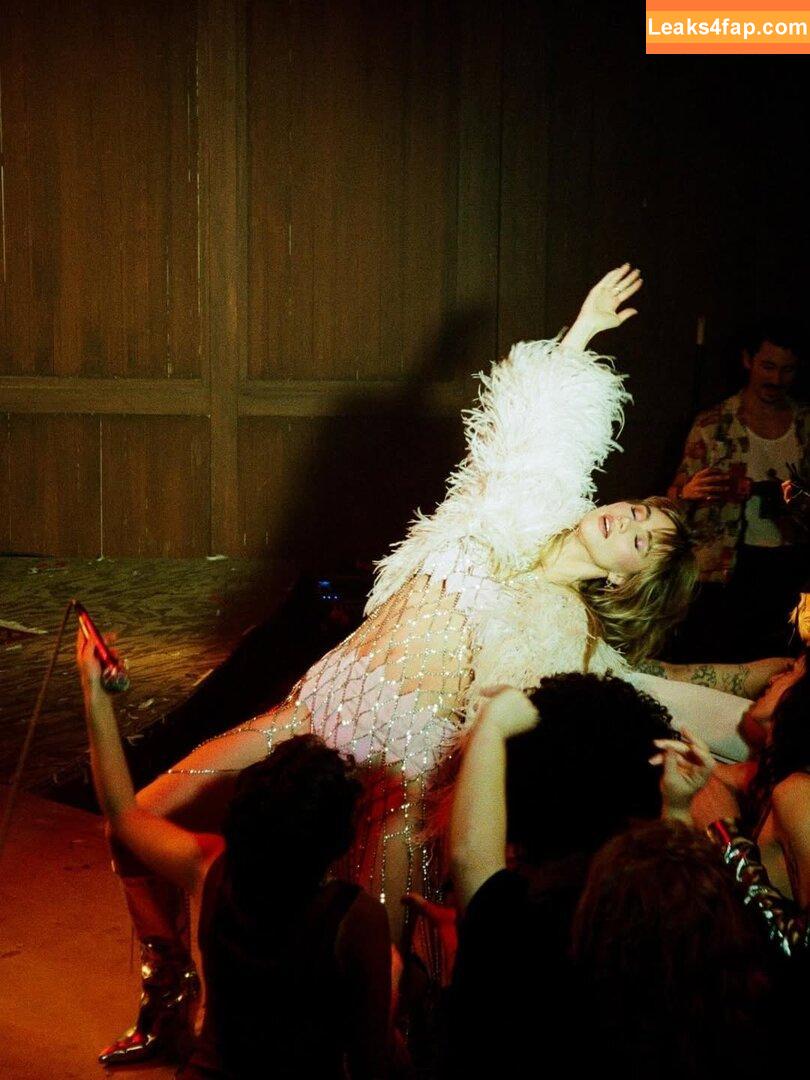 Suki Waterhouse / sukiwaterhouse leaked photo photo #0614