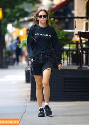 Suki Waterhouse фото #0073