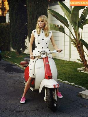 Suki Waterhouse фото #0108