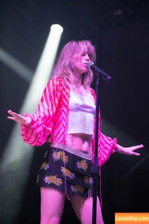 Suki Waterhouse фото #0123