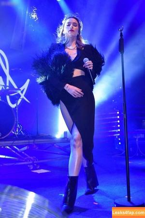 Suki Waterhouse photo #0509