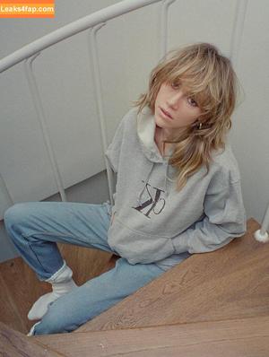 Suki Waterhouse photo #0576