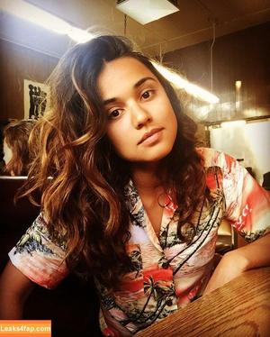 Summer Bishil photo #0023