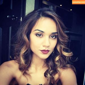 Summer Bishil photo #0030