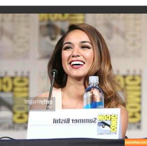 Summer Bishil photo #0037