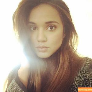 Summer Bishil photo #0046