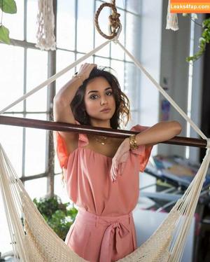 Summer Bishil photo #0095