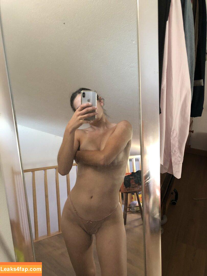 summerloyal34 / onlyariiiii leaked photo photo #0002