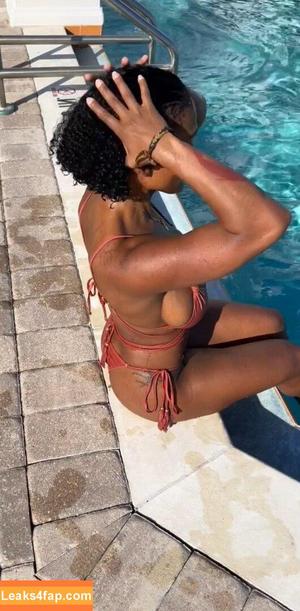 Suni Sweeney photo #0003