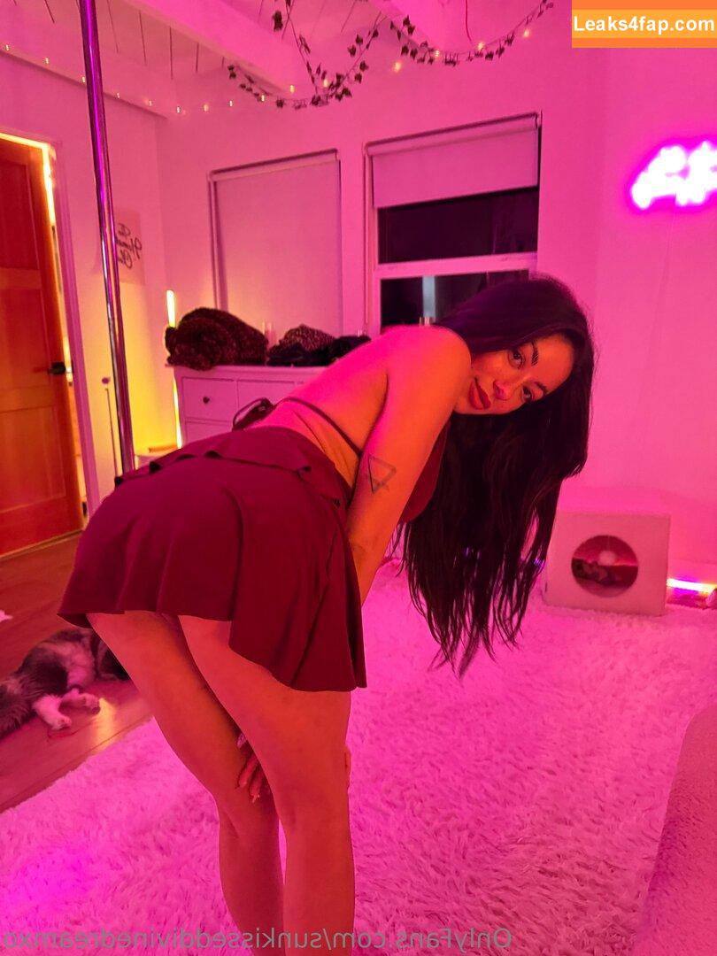 sunkisseddivinedreamxo / sunkisseddivinedream leaked photo photo #0022