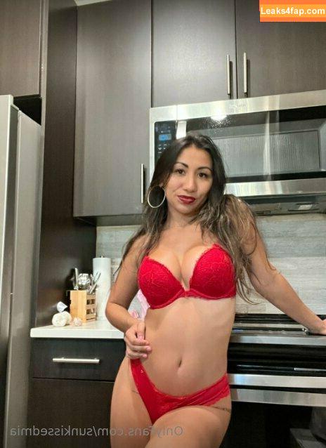 SunKissedMia / sunkissed.mia leaked photo photo #0087