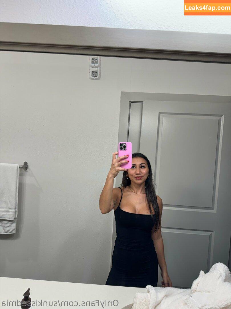 SunKissedMia / sunkissed.mia leaked photo photo #0102