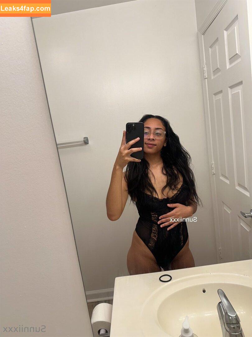 sunniifree / sunnii_210 leaked photo photo #0062