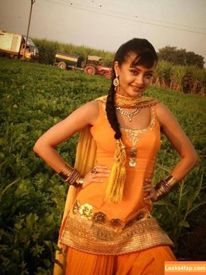 Surveen Chawla фото #0010