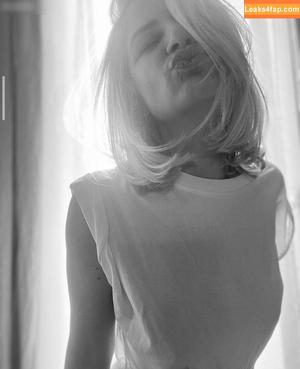 Susan Sideropoulos photo #0016