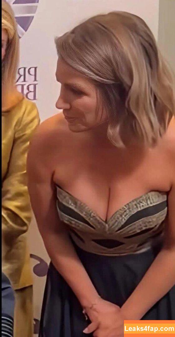 Susanna Reid / susannareid100 leaked photo photo #0355