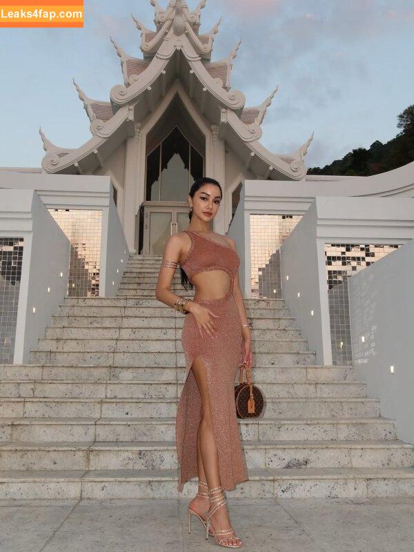 Suzana Renaud free leaks