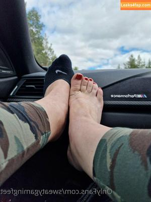 sweatygamingfeet photo #0018