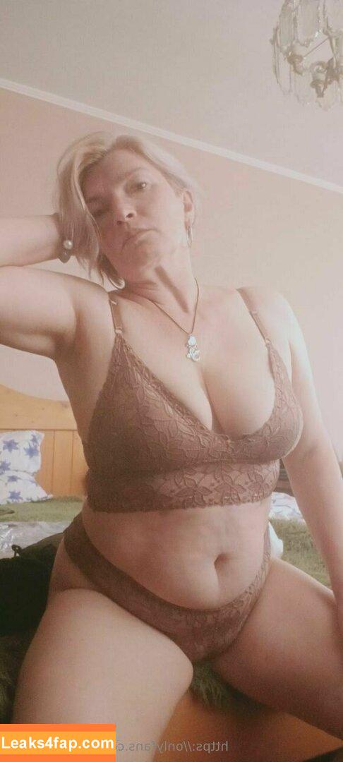 sweetcaramel0909 /  leaked photo photo #0018