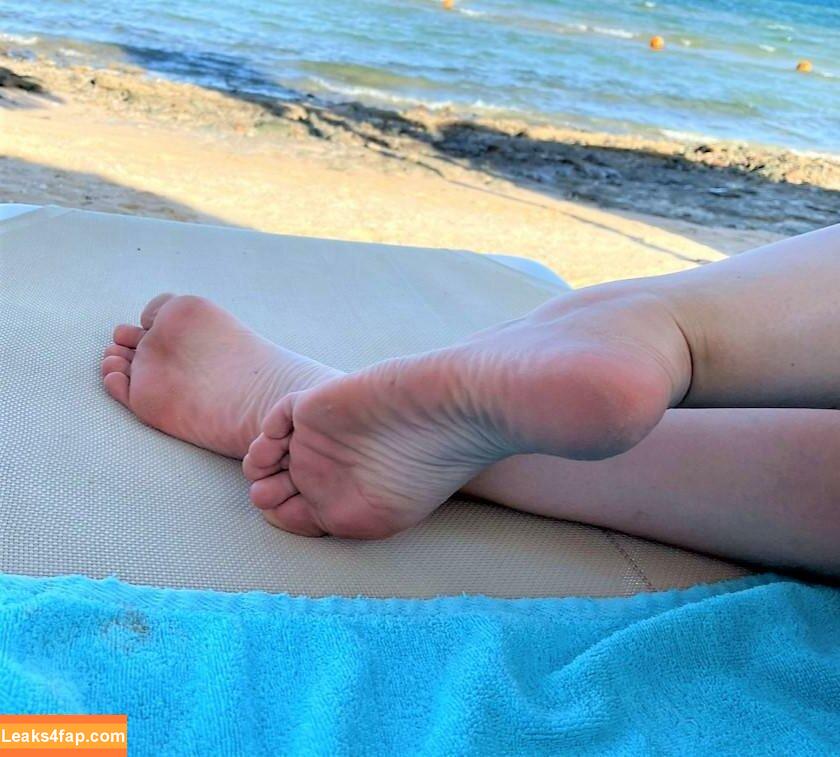 sweetfeetgirl / academic_Claim_624 / sweetfeetgirl.onlyfans / your_sweet_babe_1 leaked photo photo #0032