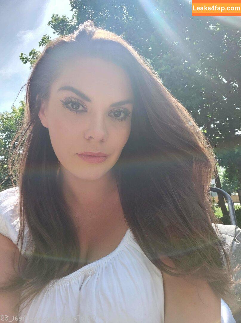 sweetheat_69 / samantha6c1 leaked photo photo #0047